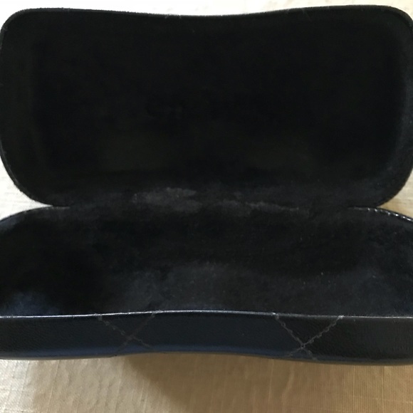 Chanel glasses case - Picture 3 of 6